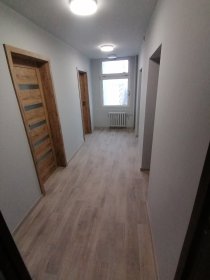 Montaż drzwi wewnętrznych i zewnętrznych.