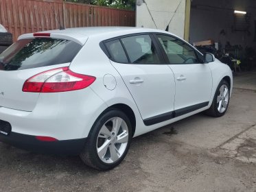 Witam pranie tapicerki samochodowej czyszczenie aut polerowanie aut naprawa bieżącą samoch