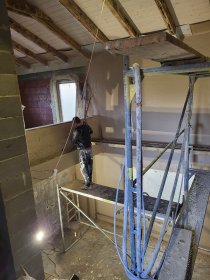 Tynki maszynowe cementowo wapienne oraz gipsowe.