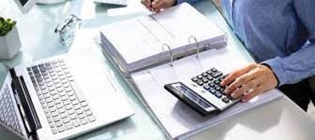 prowadzenie kadr: umowy o pracę, umowy zlecenia, umowy o dzieło.