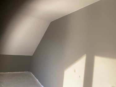 Malowanie ścian sufitów oraz różnych elementów wykonczeniowych