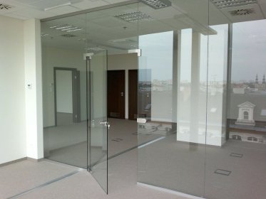 Montaż drzwi szklanych