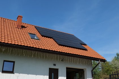 Kompletna instalacja fotowoltaiczna na dachu skośnym