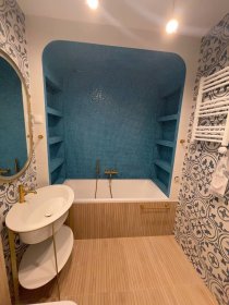 Wykończenie łazienek , położenia gresu , glazury , terakoty.