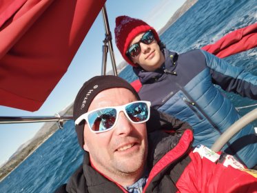 Młodzieżowy rejs po Bałtyku jest przeznaczony dla młodych żeglarz w wieku od 15 do 19 roku