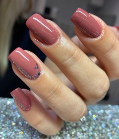 manicure hybrydowy