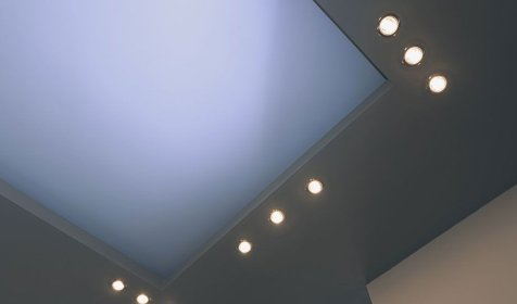 Montaż sufitów podwieszanych na stelażu