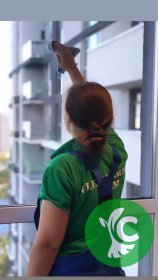 Mycie okien, witryn, elewacji