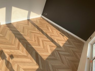 Układanie parkietu i paneli winylowych