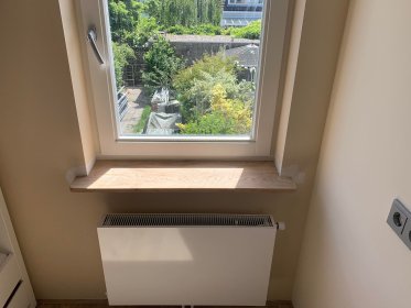 Montaż drzwi i okien z obróbką i montażem parapetów.