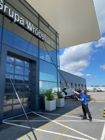 Mycie okien oraz witryn szklanych