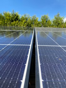 Mycie paneli fotowoltaicznych, farm fotowoltaicznych