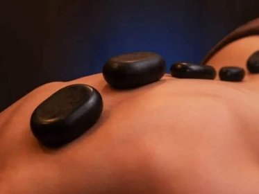 masaż gorącymi kamieniami