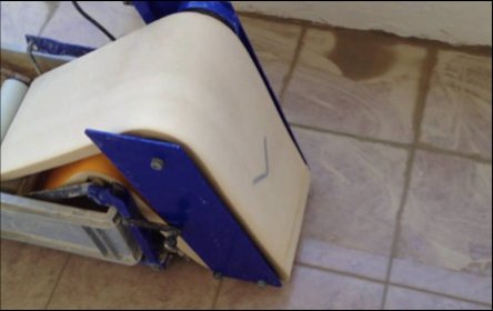 Maszyna do czyszczenia i zbierania położonej fugi z płytek podogowych Charly-1