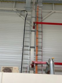 Oferuje instalacji elektryczne w budownictwie mieszkaniowym i przemysłowym.