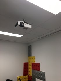 Wyposażenie biur, sal konferencyjnych w sprzęt audiowizualny | wideokonferencyjny.