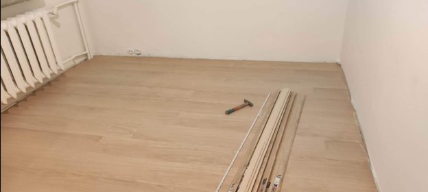 Układanie paneli podłogowych