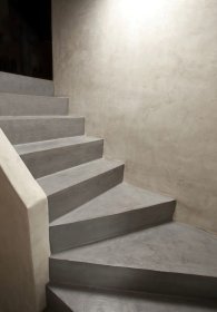 Prace z Mikro Cementem obróbka schodów ,posadzek , hole , korytarze, ściany , salon