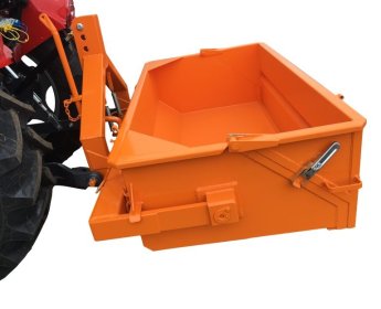 Pojemniki, kontenery, szufle, pługi i zamiatarki