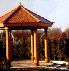 rzeźba użytkowa plenerowa z pni drzew