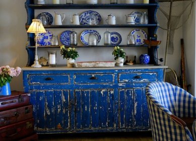 odnawianie starych mebli, całkowita zmiana designu pod gust klienta.