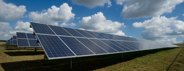 Oferuje kompleksowy montaż instalacji fotowoltaicznej , indywidualny dobór mocy instalacji