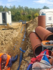 pace związane z łopatą, grabiami itp. ...