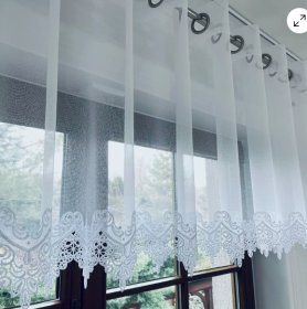 Szycie firan i zasłon na przelotkach – nowoczesna forma elegancji