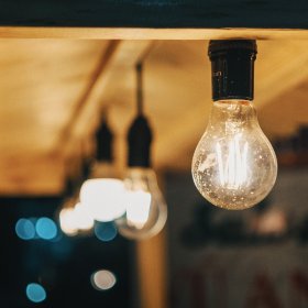 Montaż oświetlenia, gniazda