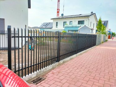 Montaż ogrodzeń oraz napędów do bram.