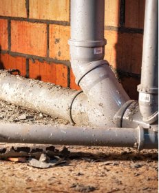 Czyszczenie pionów kanalizacyjnych.