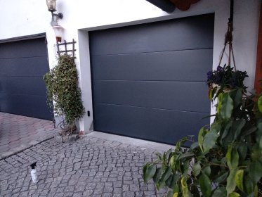 Brama garażowa segmentowa.