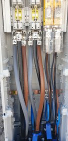 Montaż i podłączenie złącz kablowych i licznikowych