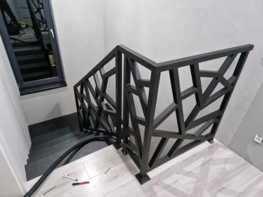 Balustrady stalowe ocynkowane i malowane proszkowo