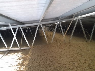 docieplenie metodą wdmuchiwania wełny szklanej lub kamiennej