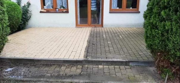 Mycie kostki myjką wysokociśnieniową na zimną lub ciepłą wodę z użyciem profesjonalnej che
