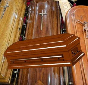 Trumny z różnych gatunków drewna