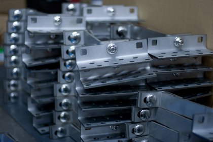 Elementy montażowe do systemów fotowoltaicznych