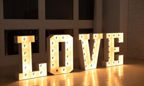Napis LOVE
