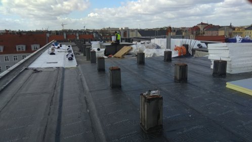 dachy płaskie systemowe. grzanie papy podkładowej , układanie styropianu  spadkowego pap
