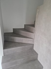 Posadzki z mikrocementu, schody z mikrocementu