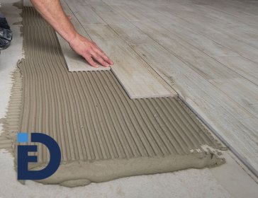 Układanie płytek na podłodze