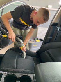 Pranie tapicerki samochodowej