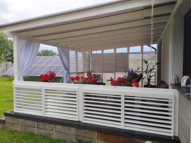 Rolety tarasowe ogrodowe, żaluzje drewniane regulowane, ruchome deseczki