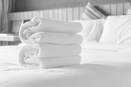 Ręczniki hotelowe białe bawełniane 50x90 (ok. 300g) - poleasingowe gat. 1