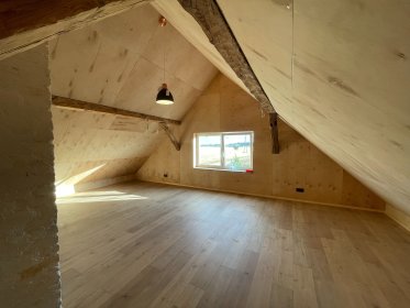 układanie paneli drewnianych oraz winylowych