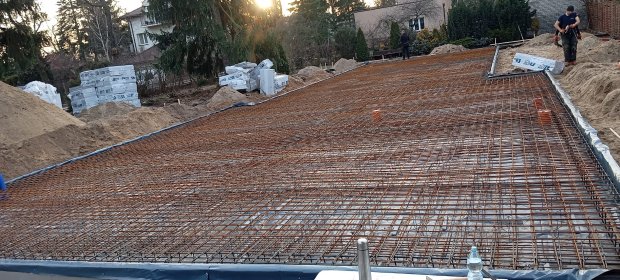 Budowa płyt fundamentowych – stabilne posadowienie domu