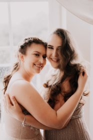 Uwiecznię Wasze piękne chwile podczas ceremonii ślubnej.