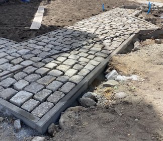 Układanie kostki granitowej