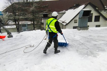 Oferujemy odśnieżanie dachów, chodników , ulic . Posiadamy wykwalifikowaną kadrę pracownik